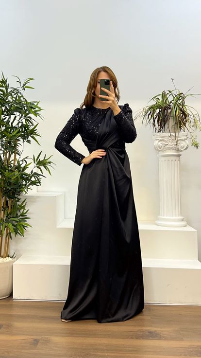Black Round Neck Embroidered Satin Plus Size Evening Dress