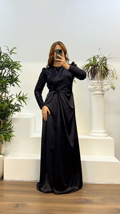 Black Round Neck Embroidered Satin Plus Size Evening Dress