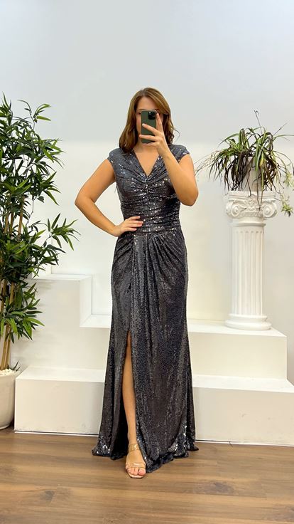 Vestido de noche de talla grande con lentejuelas y cuello en V antracita