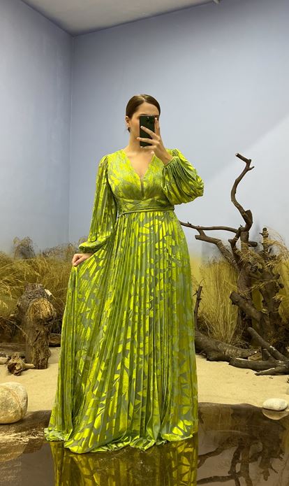 Türkisfarbenes, gemustertes, plissiertes Abendkleid mit V-Ausschnitt und Übergröße