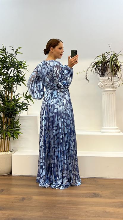 Indigofarbenes, gemustertes, plissiertes Abendkleid mit V-Ausschnitt und Übergröße