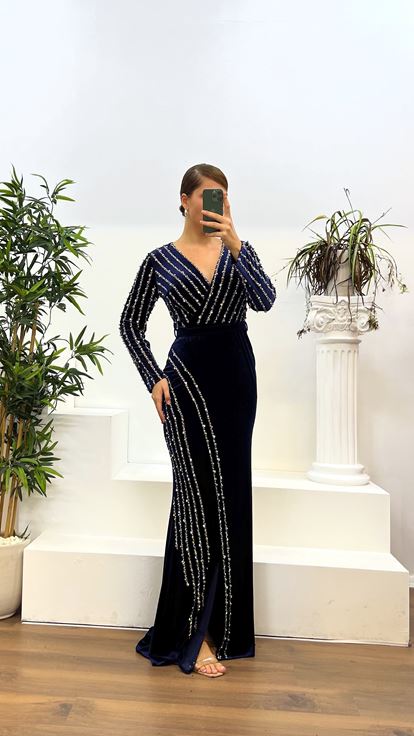 Navy Blue V-Neck Embroidery Detail Plus Size Velvet Evening Dress