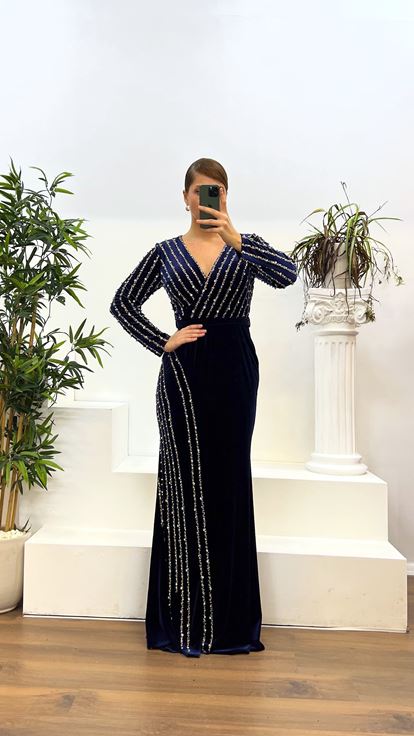 Navy Blue V-Neck Embroidery Detail Plus Size Velvet Evening Dress