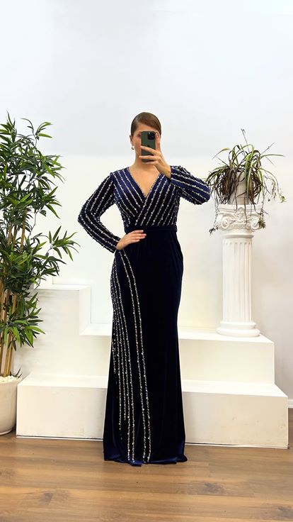 Navy Blue V-Neck Embroidery Detail Plus Size Velvet Evening Dress