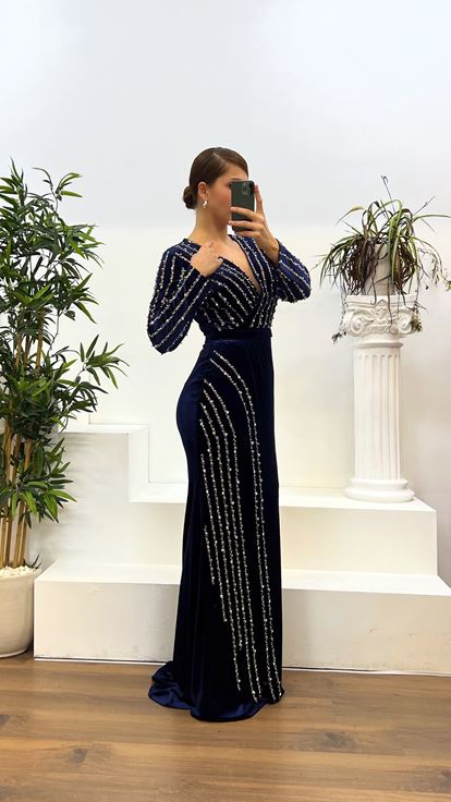 Navy Blue V-Neck Embroidery Detail Plus Size Velvet Evening Dress