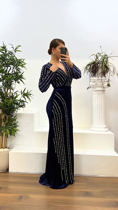 Navy Blue V-Neck Embroidery Detail Plus Size Velvet Evening Dress