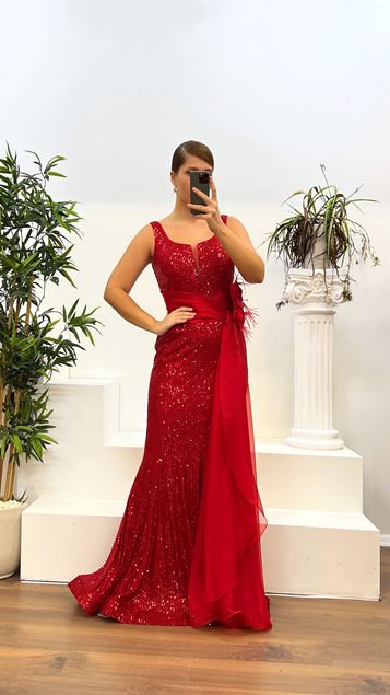 Rotes, mit Pailletten besetztes Abendkleid in Übergröße an der Taille