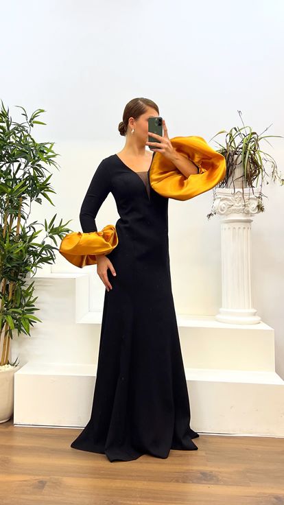 Kupferfarbenes Abendkleid in Übergröße mit V-Ausschnitt und Ärmeln