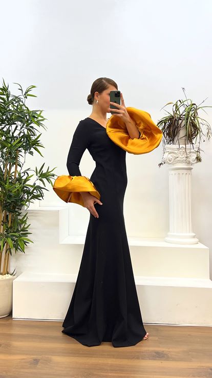 Kupferfarbenes Abendkleid in Übergröße mit V-Ausschnitt und Ärmeln