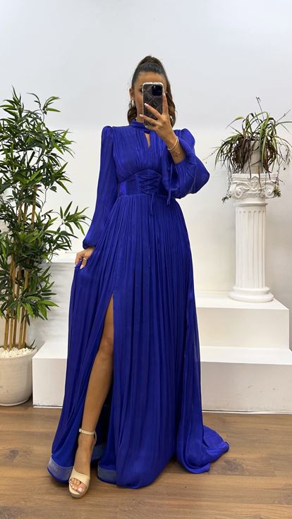 Langärmliges, drapiertes Abendkleid von Saks