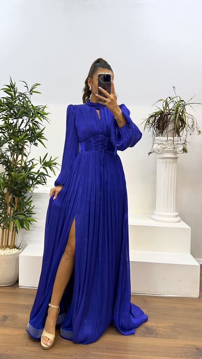 Langärmliges, drapiertes Abendkleid von Saks