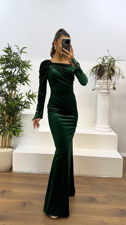 Zümrüt Kayık Yaka Kadife Abiye Elbise