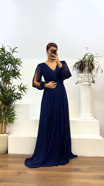 Vestido de noche de talla grande de gasa con diseño de detalle bordado azul marino