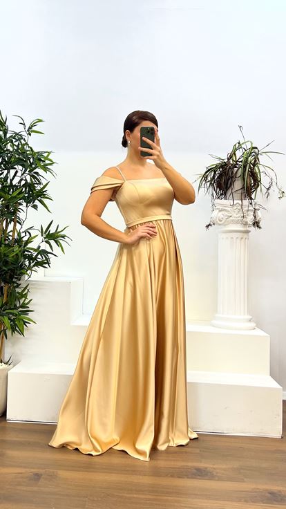 Vestido de noche de talla grande de satén con correa de cuerda dorada