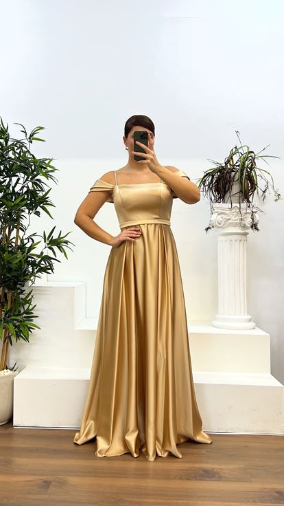 Vestido de noche de talla grande de satén con correa de cuerda dorada