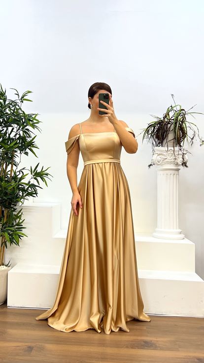 Vestido de noche de talla grande de satén con correa de cuerda dorada