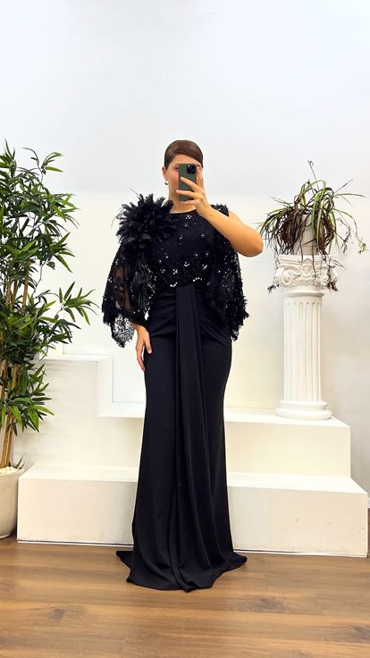 Robe de soirée drapée noire grande taille avec détails en dentelle