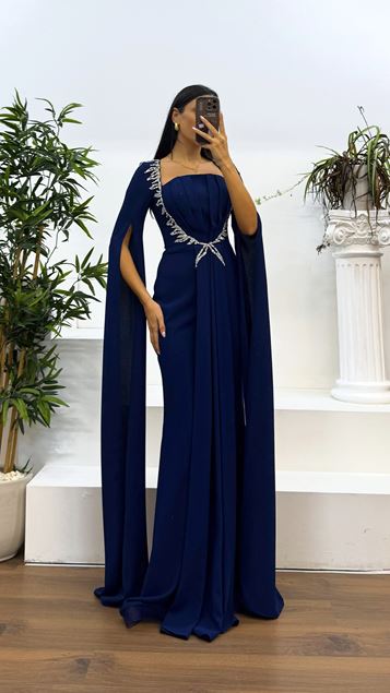 Vestido de noche con detalle bordado y escote cuadrado azul marino