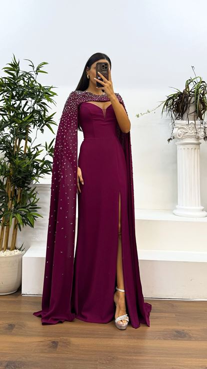 Robe de soirée brodée avec détails en pierre et col à bretelles en corde Murdum