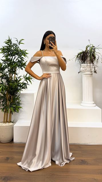 Robe de soirée en satin à bretelles en corde et pampilles