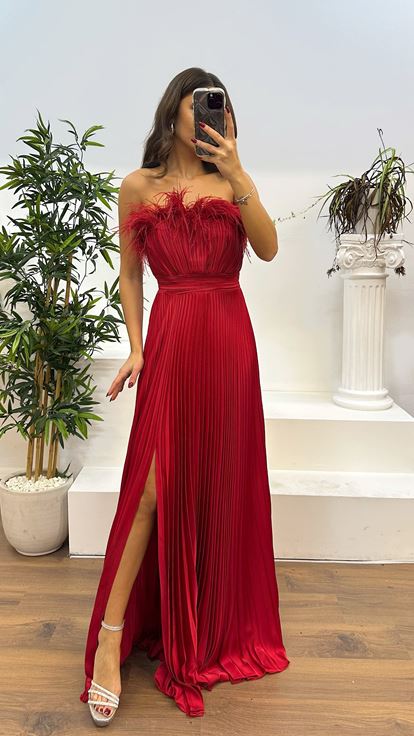 Vestido de noche de satén con detalle de tul en el pecho plisado sin tirantes rojo