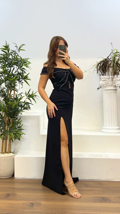 Abito da sera nero taglie forti con dettaglio sul colletto