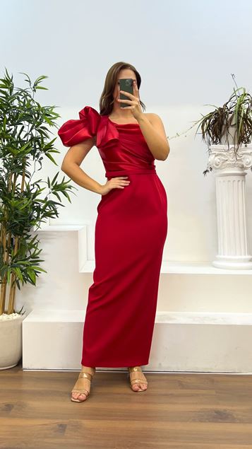 Vestido de noche rojo de un hombro y talla grande
