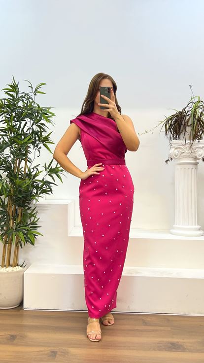 Robe de soirée fuchsia à une épaule avec détails en pierre, grande taille