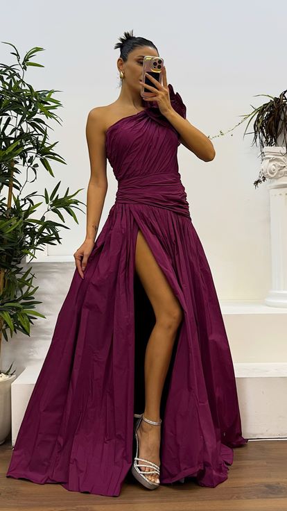 Dunkelfuchsiafarbenes, drapiertes One-Shoulder-Abendkleid