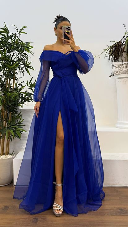 فستان سهرة من التول بحزام من ساكس