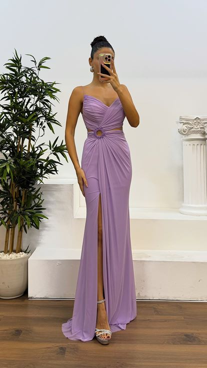 Abito da sera trasparente color lilla chiaro con spalline sottili in vita