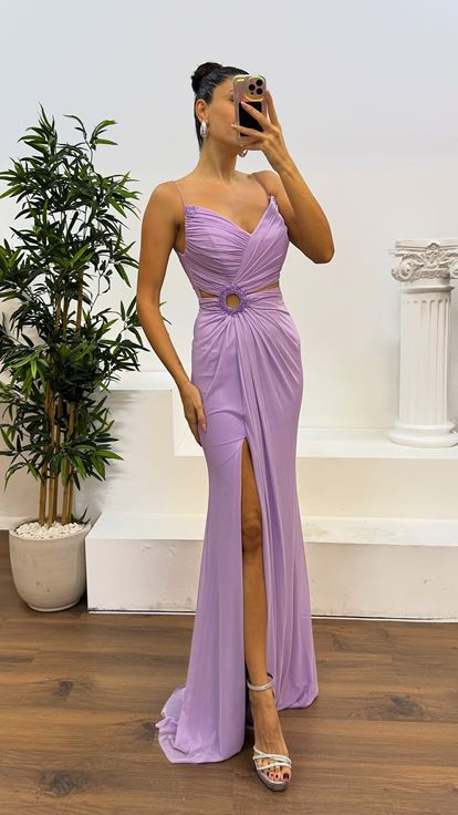 Abito da sera trasparente color lilla chiaro con spalline sottili in vita