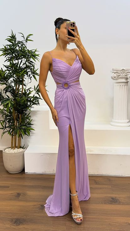 Abito da sera trasparente color lilla chiaro con spalline sottili in vita