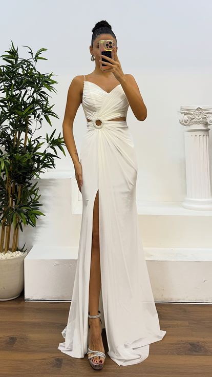 فستان سهرة شفاف بخصر مكشوف وأشرطة بلون العظم