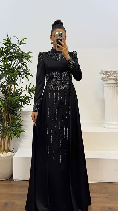 فستان سهرة حجاب من الساتان المطرز باللون الأسود