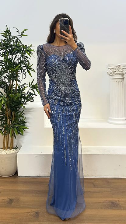 Indigoblaues, langärmliges, besticktes Abendkleid