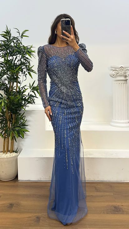 Indigoblaues, langärmliges, besticktes Abendkleid