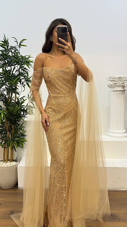 Abito dal design da sera con dettagli in tulle con maniche ricamate in oro