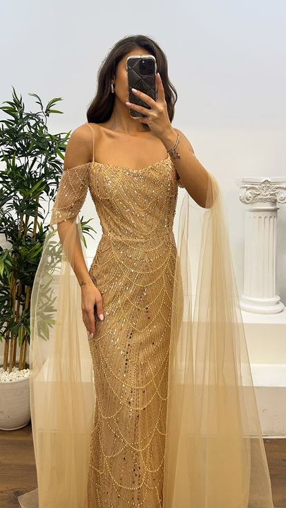 Abito dal design da sera con dettagli in tulle con maniche ricamate in oro