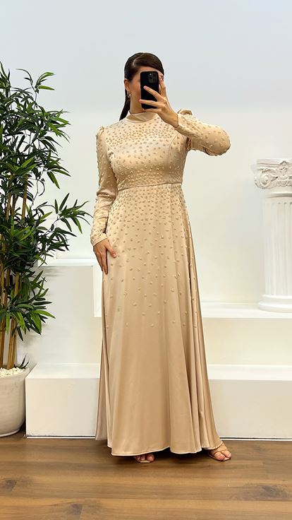 فستان سهرة مقاس كبير من الساتان المطرز باللون الذهبي