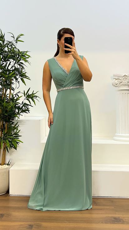 Green Design Plus Size Evening Dress with Stones on the Waist and Chest