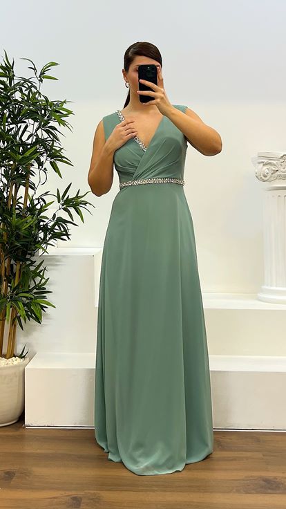 Green Design Plus Size Evening Dress with Stones on the Waist and Chest