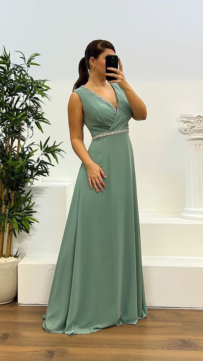 Green Design Plus Size Evening Dress with Stones on the Waist and Chest