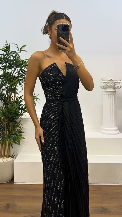 Siyah Straplez İşlemeli Piliseli Abiye Elbise