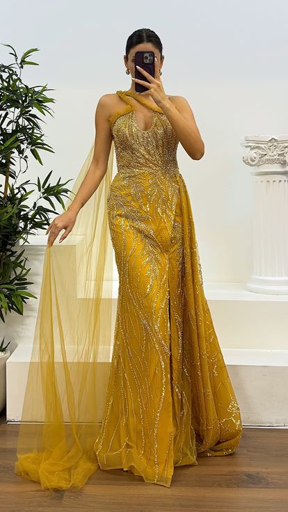 Robe de soirée orange à une épaule en tulle avec détails brodés