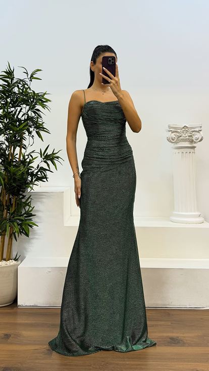 Smaragdgrünes Abendkleid mit Rückendetail