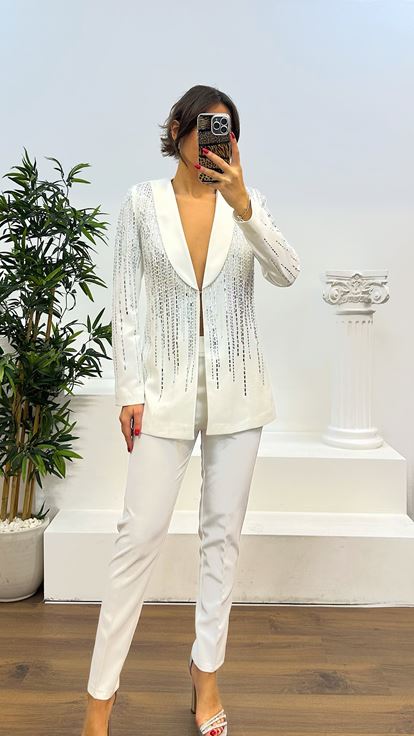 Weißer bestickter Anzug
