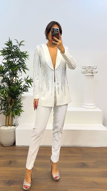 Weißer bestickter Anzug
