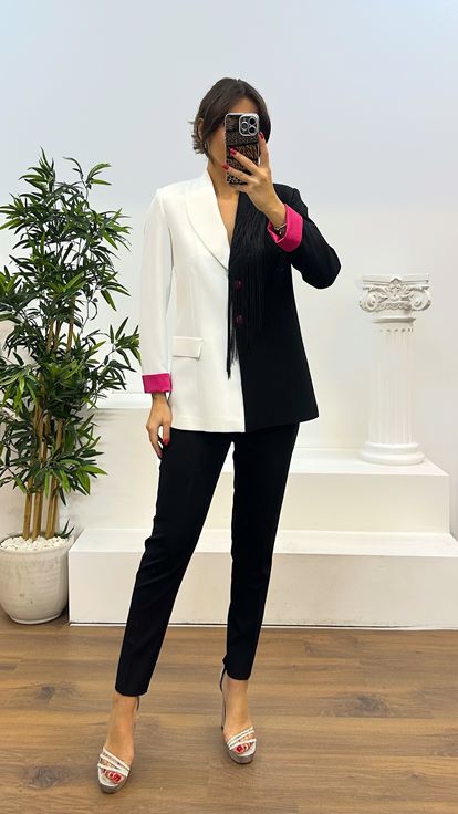 Fuchsiafarbener Anzug mit Quasten-Detail