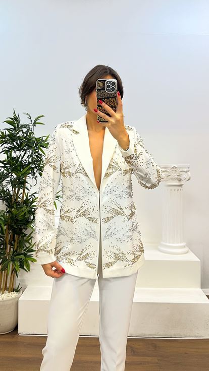 Traje bordado blanco